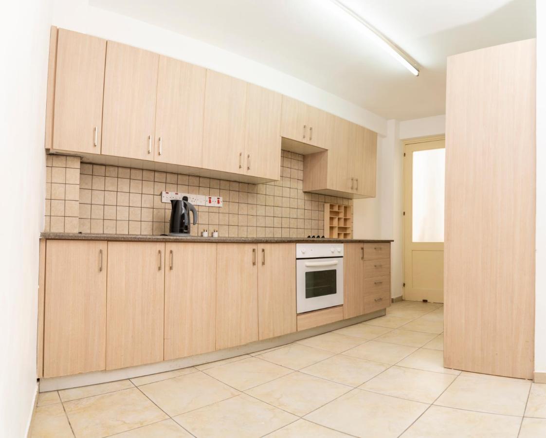 Private Room In Shared Flat Nicosia Kültér fotó