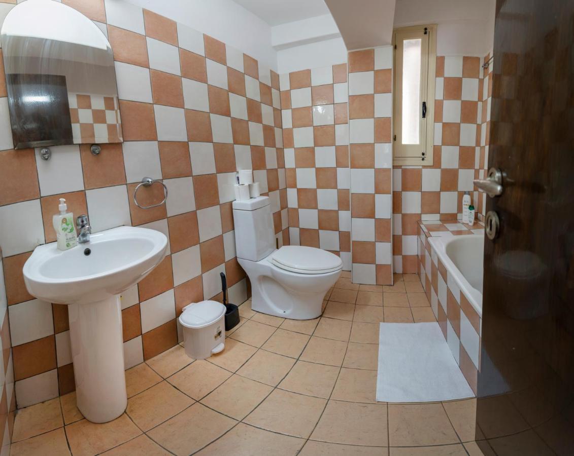 Private Room In Shared Flat Nicosia Kültér fotó